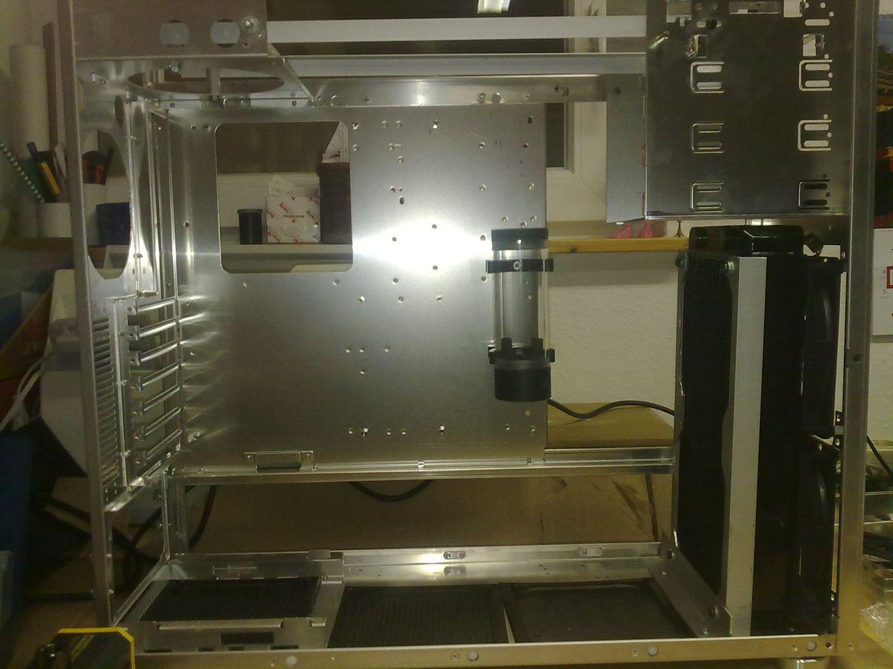 [17/02/2010] Lian-Li-Casemod in Bienen-Optik (22)