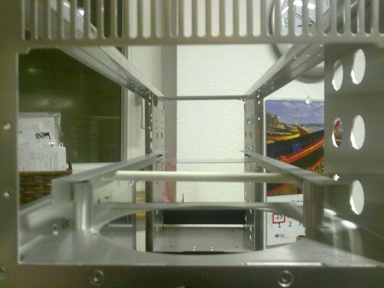 [17/02/2010] Lian-Li-Casemod in Bienen-Optik (23)