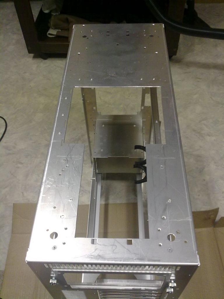 [17/02/2010] Lian-Li-Casemod in Bienen-Optik (25)