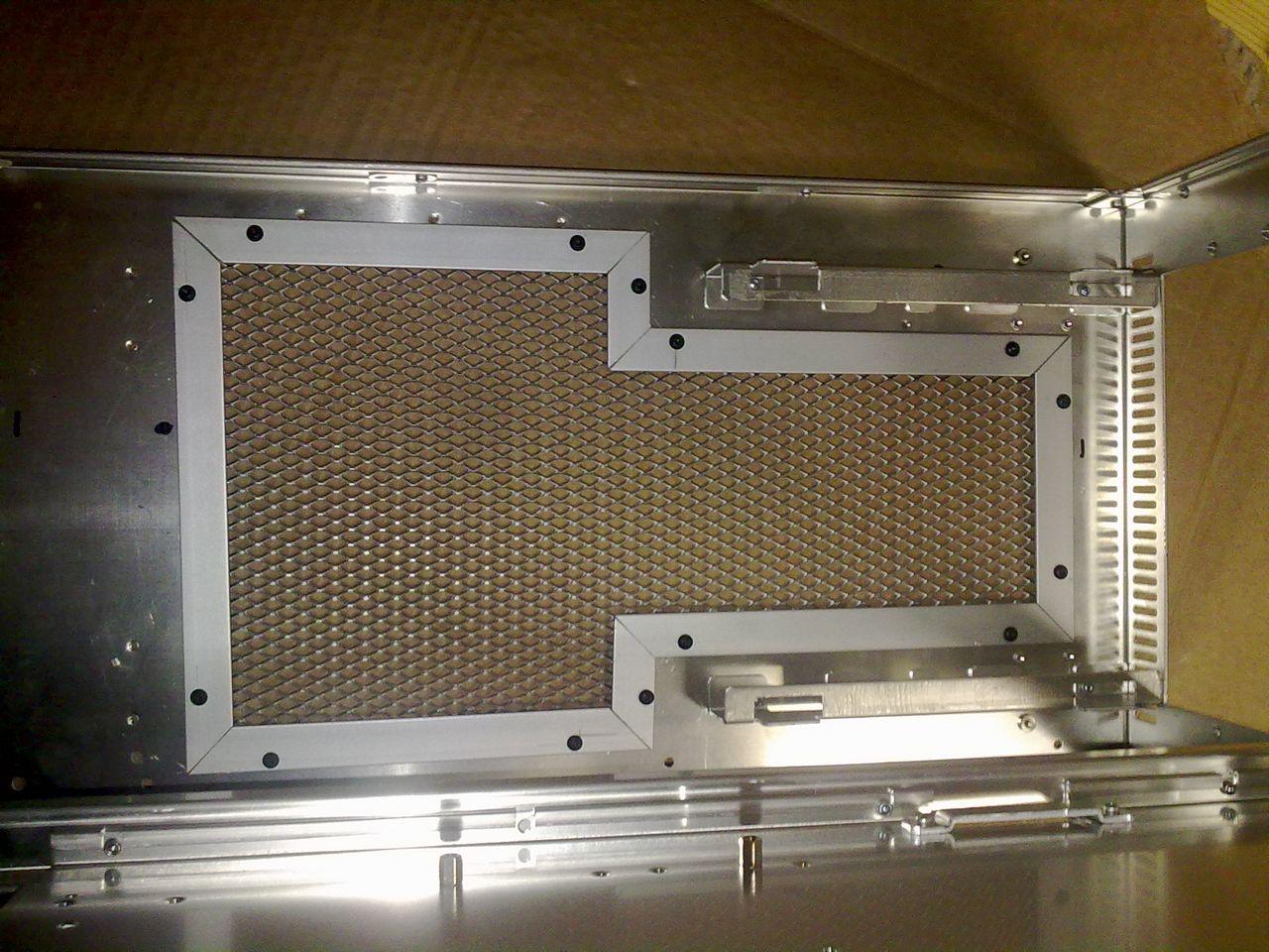 [17/02/2010] Lian-Li-Casemod in Bienen-Optik (32)