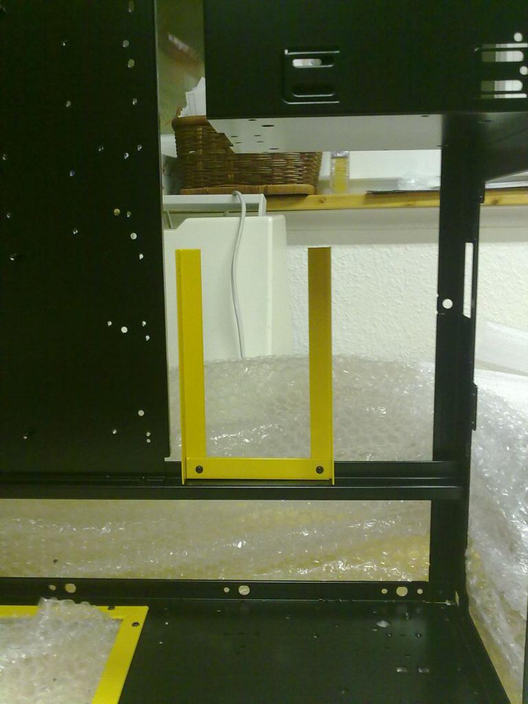 [17/02/2010] Lian-Li-Casemod in Bienen-Optik (37)