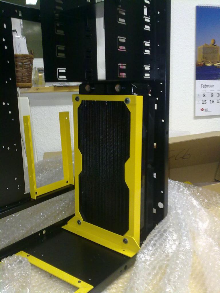 [17/02/2010] Lian-Li-Casemod in Bienen-Optik (39)