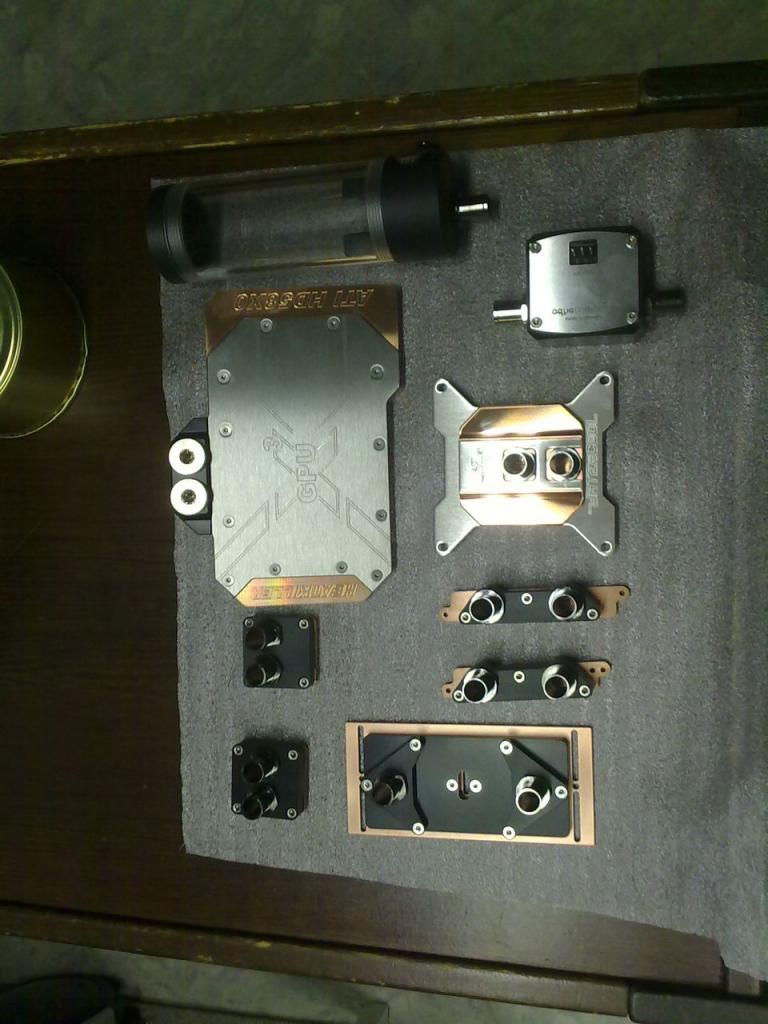 [17/02/2010] Lian-Li-Casemod in Bienen-Optik (47)