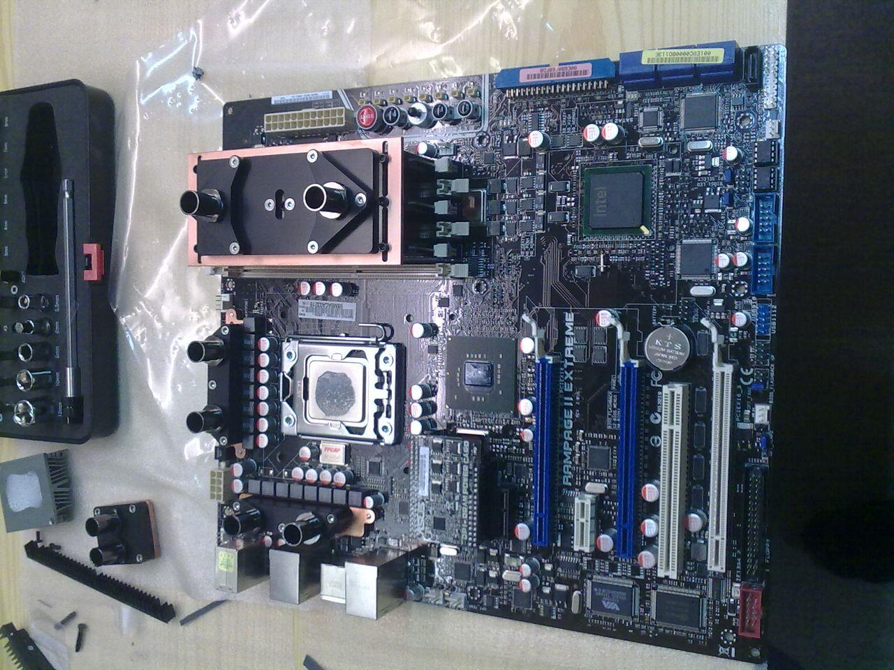 [17/02/2010] Lian-Li-Casemod in Bienen-Optik (50)
