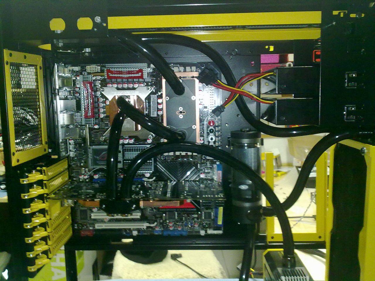 [17/02/2010] Lian-Li-Casemod in Bienen-Optik (52)