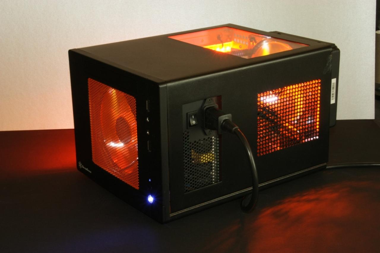 [03/02/2010] Tolles Casemod-Projekt: Schnelles, LAN-taugliches Mini-ITX-System mit Wakü (8)