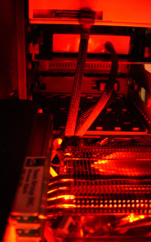 [19/02/2010] Schrauber-Projekt: Pseudo-HTPC in Schwarz/Rot-Optik (66)