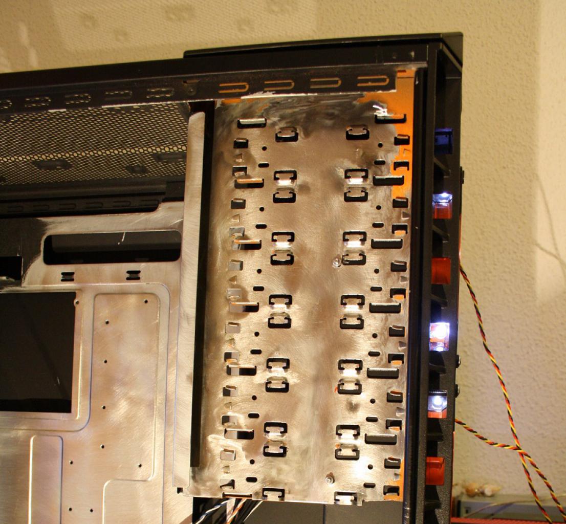 [09/02/2010] Sehenswerte Lamborghini-Casemod im PC-Games-Hardware-Extreme-Forum (90)