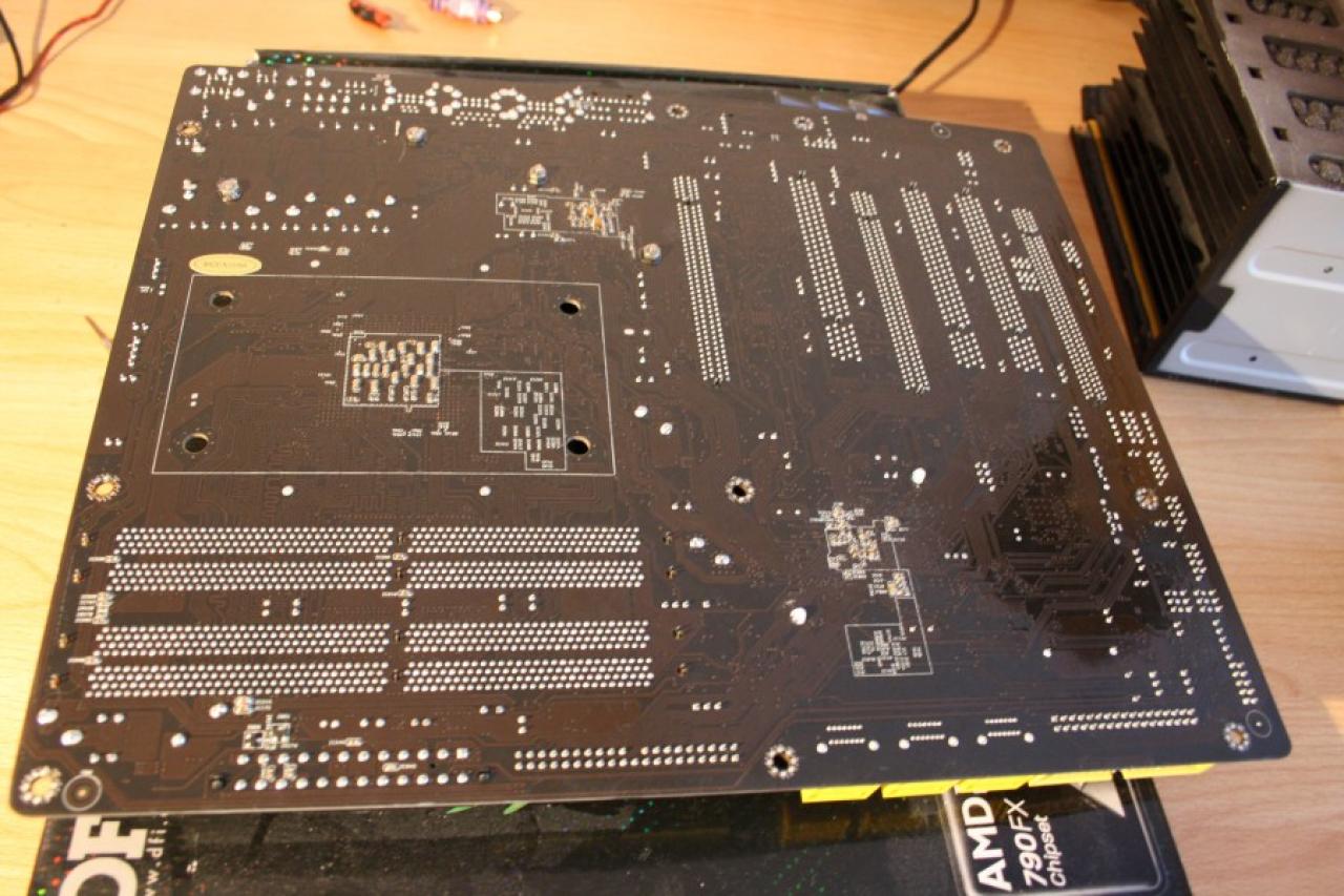 [09/02/2010] Sehenswerte Lamborghini-Casemod im PC-Games-Hardware-Extreme-Forum (100)