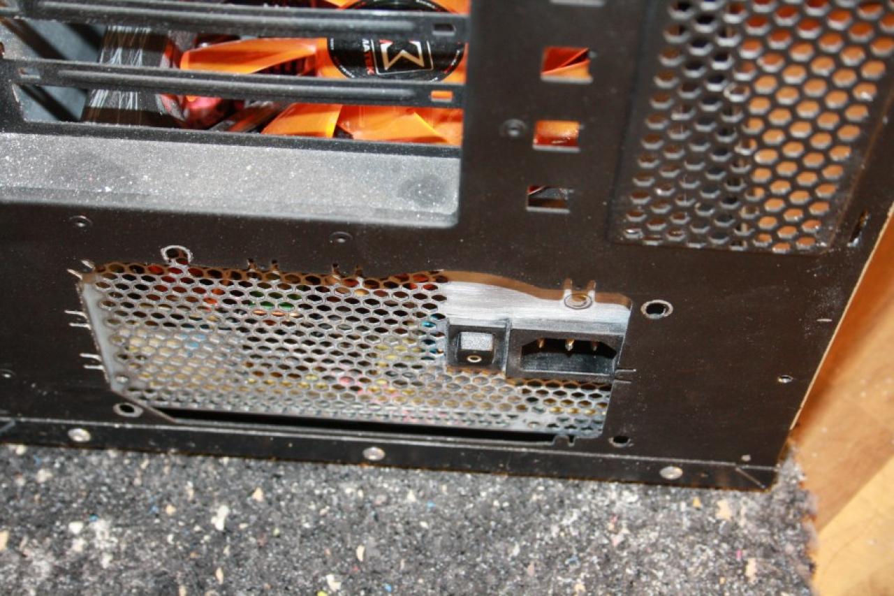 [09/02/2010] Sehenswerte Lamborghini-Casemod im PC-Games-Hardware-Extreme-Forum (133)