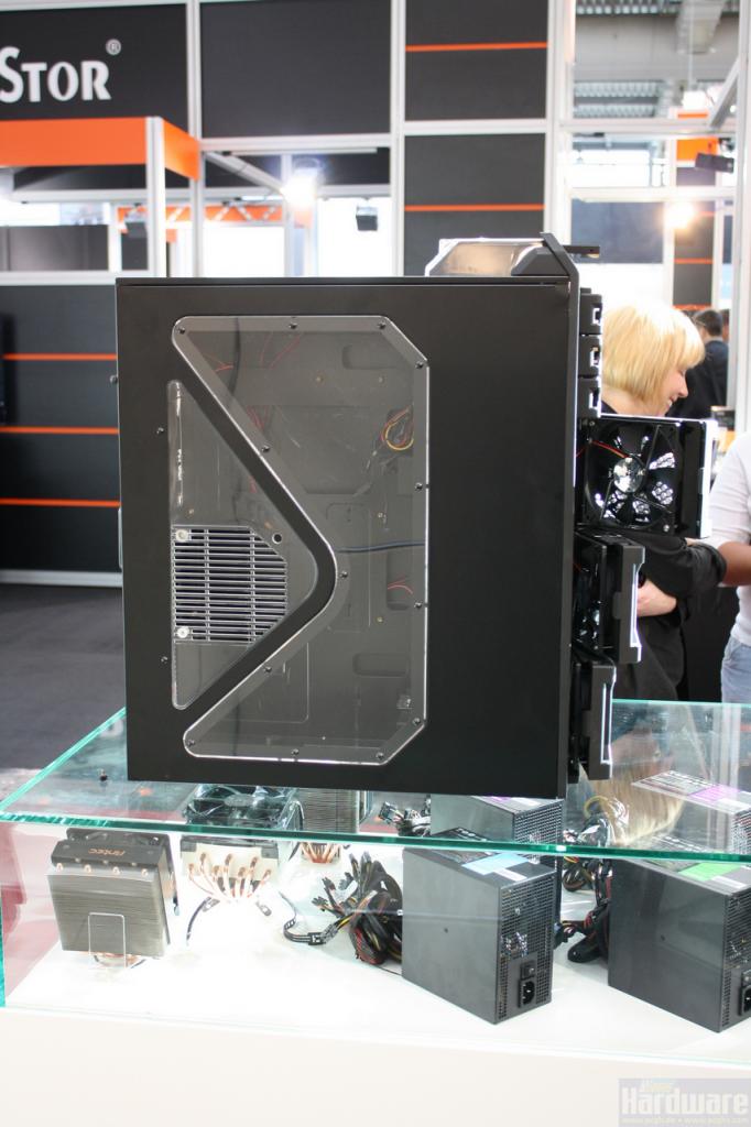 [05/03/2010] Antec DF-85: Das DF-85 ist eine Nummer größer als das DF-30 und bringt noch einige zusätzliche Extras.