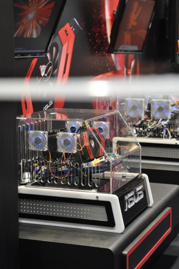 [01/03/2010] Asus Ares auf der Cebit 2010 (23)