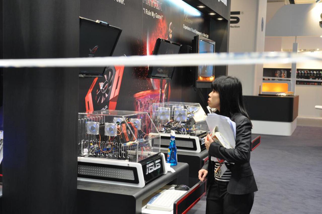 [01/03/2010] Asus Ares auf der Cebit 2010 (26)