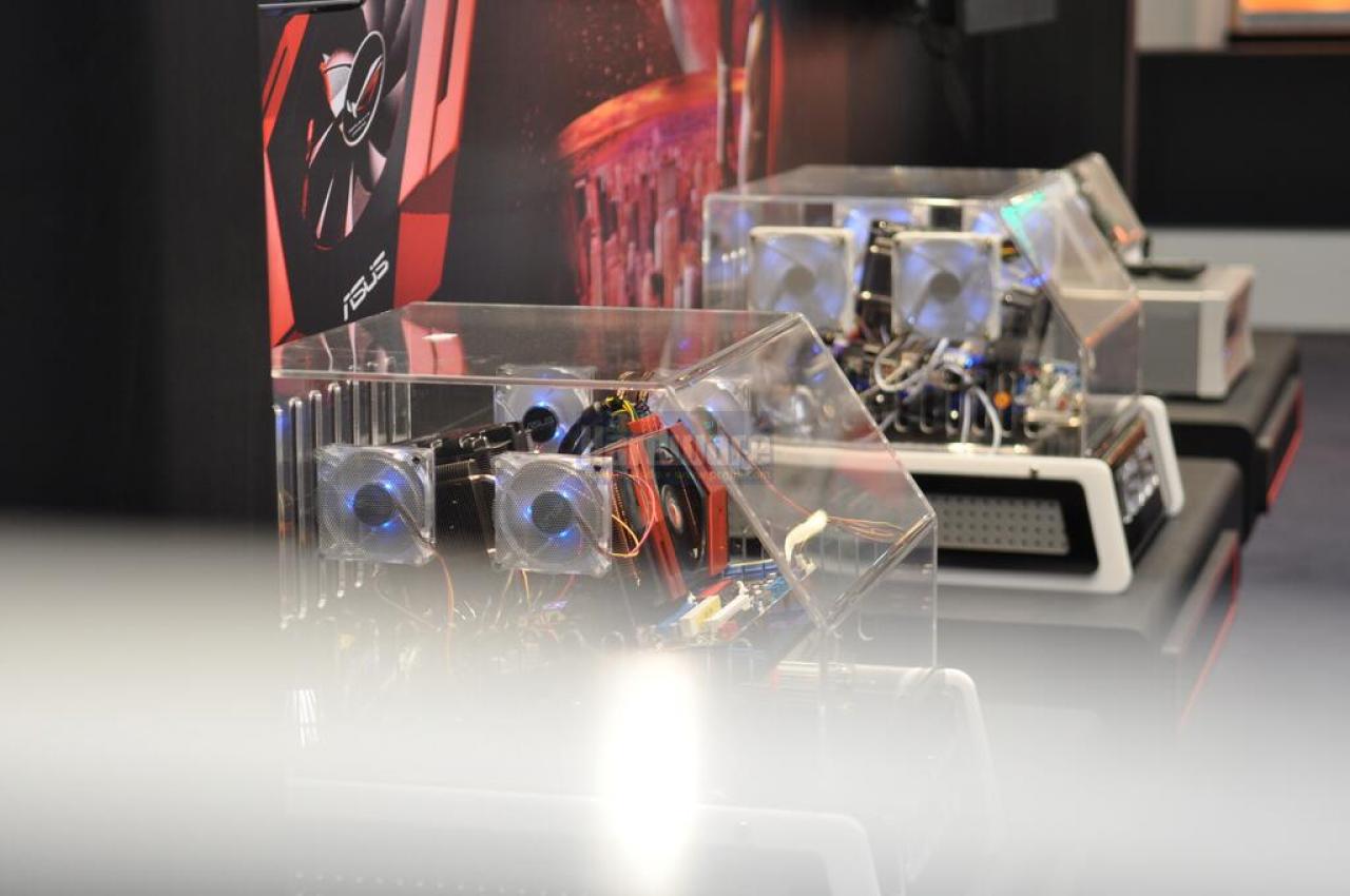 [01/03/2010] Asus Ares auf der Cebit 2010 (30)