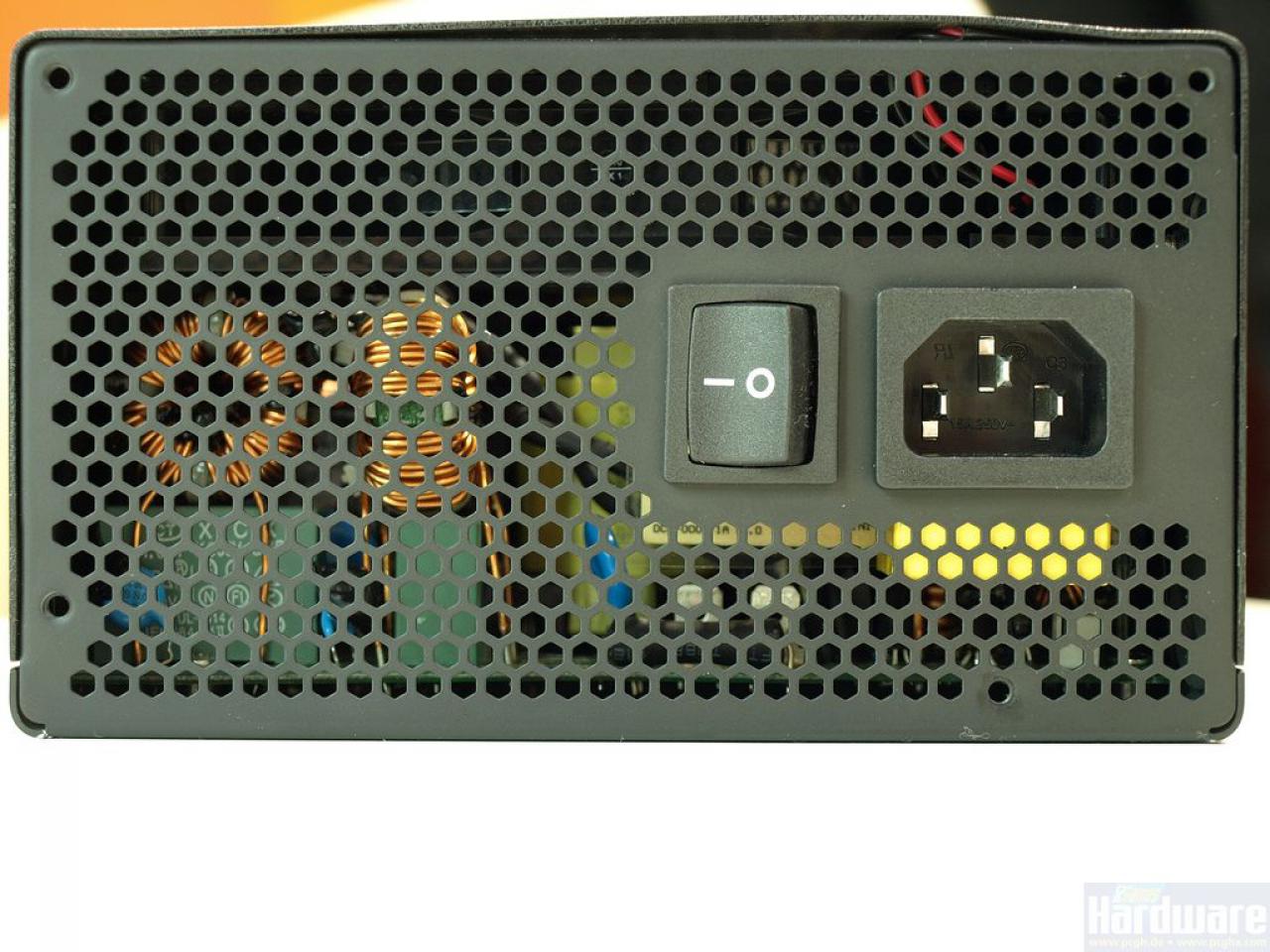[04/03/2010] Cougar GX 1050W Gold-Netzteil Bild 01