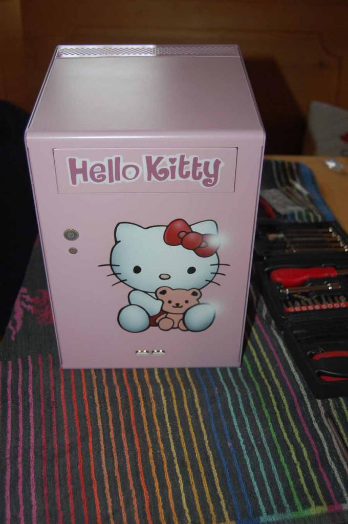 [06/03/2010] Hello-Kitty-PC im Eigenbau: Projekt offiziell abgeschlossen (7)