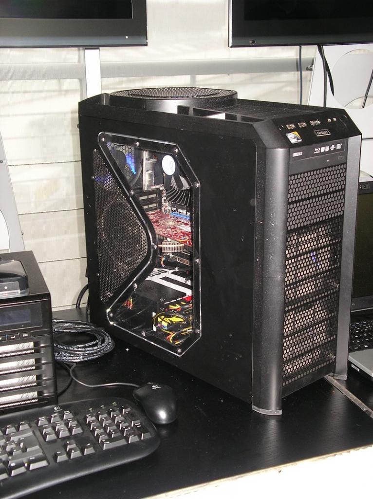 [04/03/2010] Cebit: Intel zeigt erstmals Gulftown-Prozessor (10)