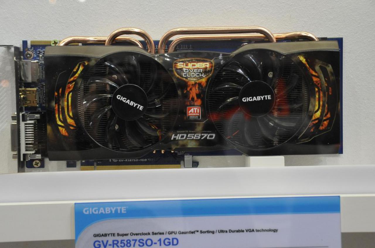 [01/03/2010] Interessante Grafikkarten am Gigabyte-Stand auf der Cebit in Halle 17. (2)