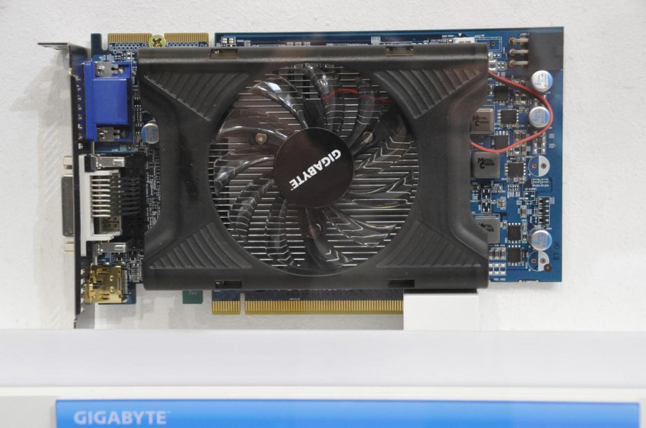 [01/03/2010] Interessante Grafikkarten am Gigabyte-Stand auf der Cebit in Halle 17. (4)