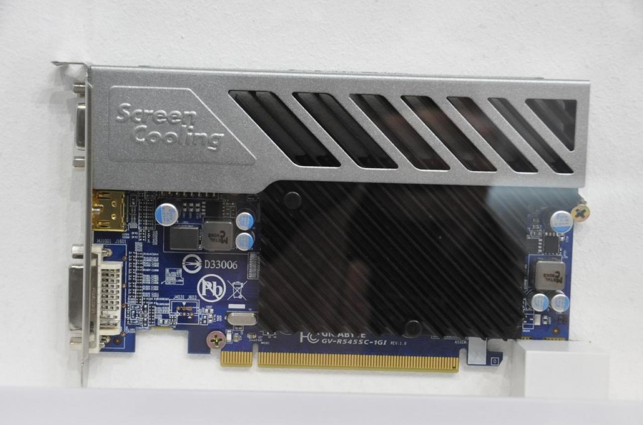 [01/03/2010] Interessante Grafikkarten am Gigabyte-Stand auf der Cebit in Halle 17. (10)
