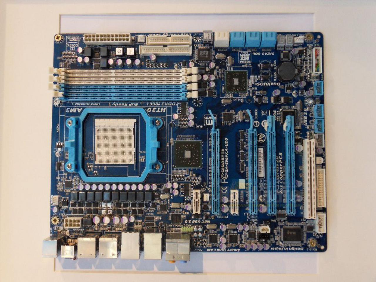 [01/03/2010] Gigabyte 890FXA-UD5 01