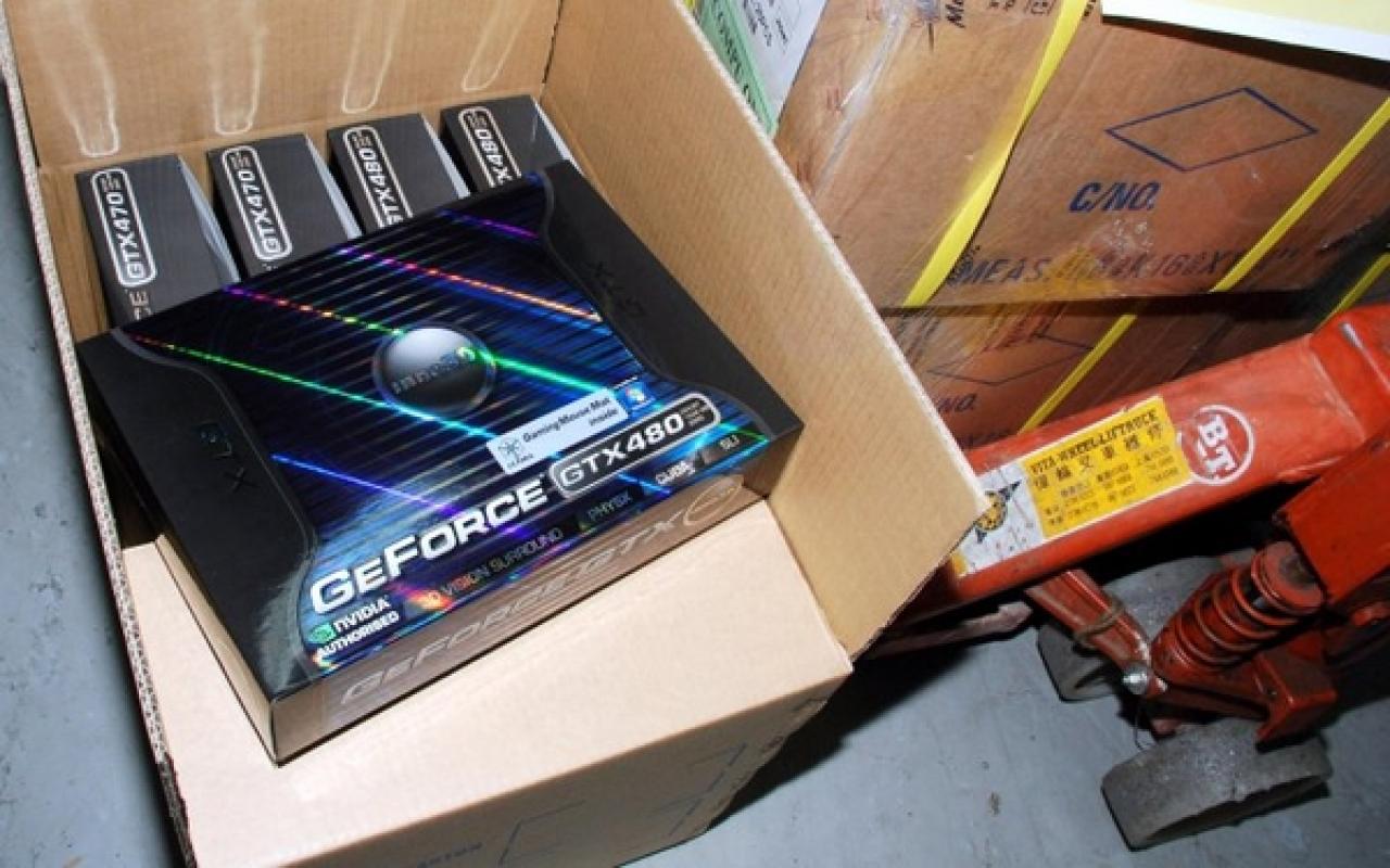 [12/03/2010] Inno3D-Kartons mit Geforce GTX 480