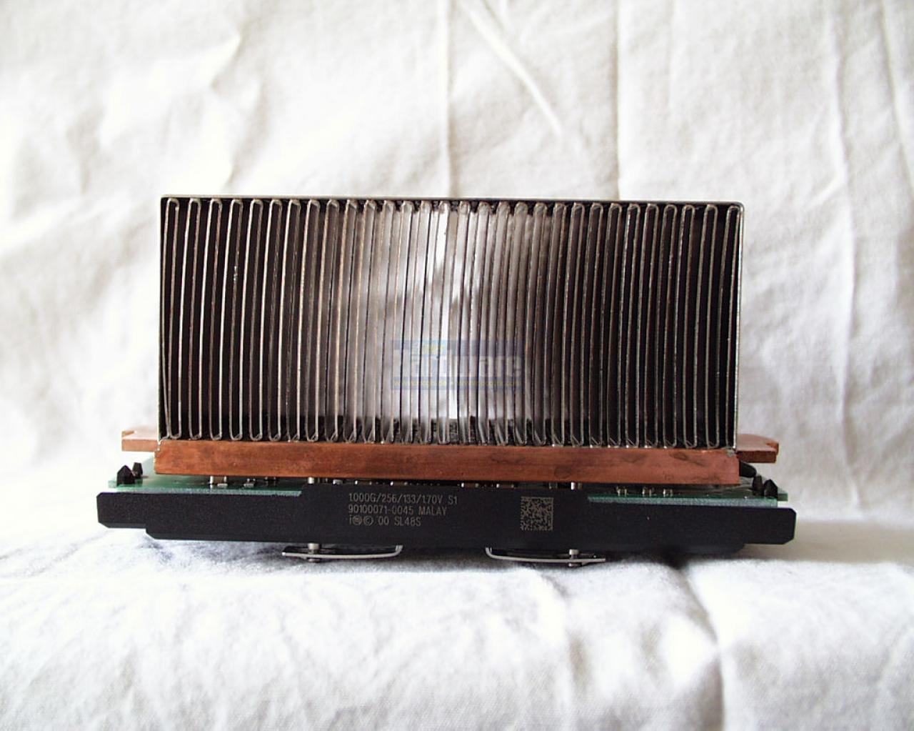 [05/03/2010] Intel-Pentium-III-EB1000-PCGH-Muster 