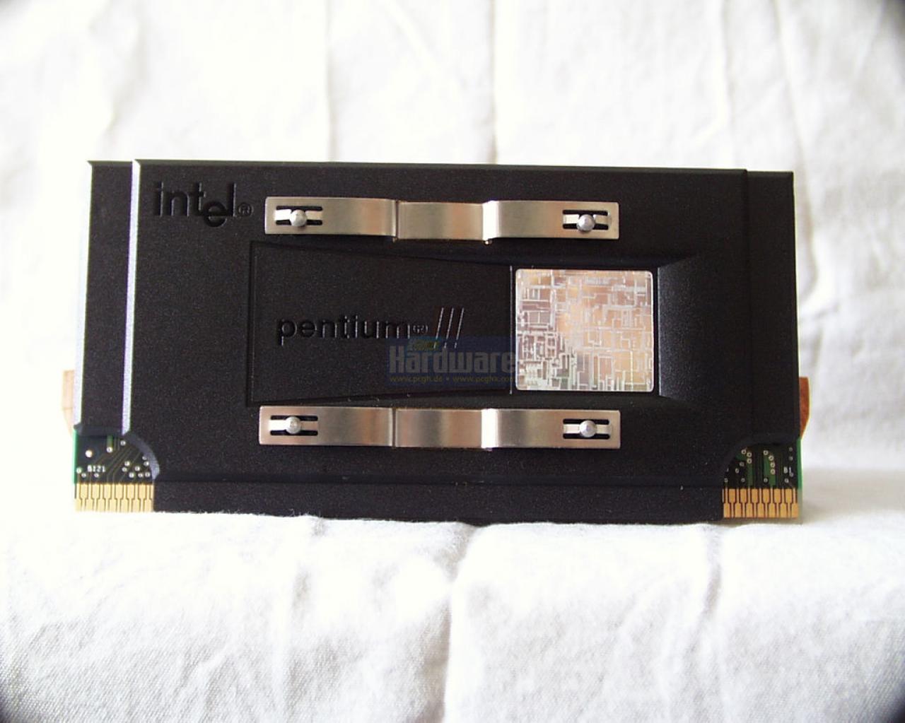 [05/03/2010] Intel-Pentium-III-EB1000-PCGH-Muster (04)