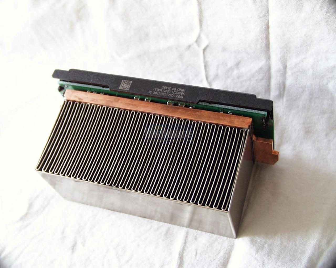 [05/03/2010] Intel-Pentium-III-EB1000-PCGH-Muster (06)