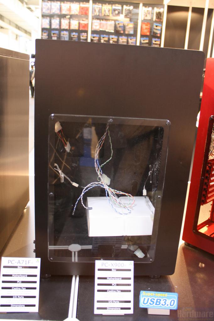 [03/03/2010] Lian-LI-PC-X900-03