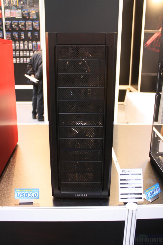 [03/03/2010] Lian-Li-PC-A77F-04