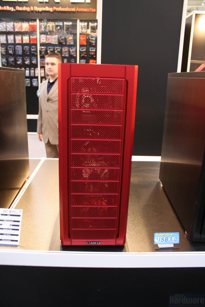 [03/03/2010] Lian-Li-PC-A77F-06
