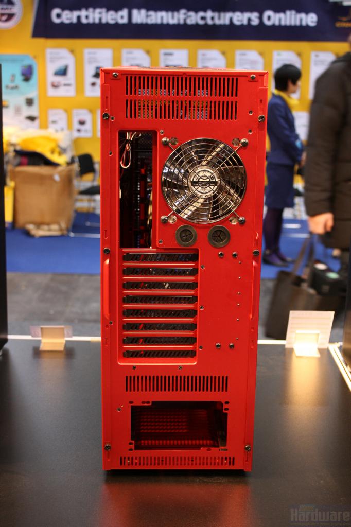 [03/03/2010] Lian-Li-PC-A77F-08