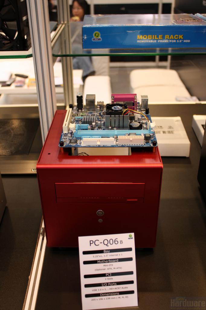[03/03/2010] Lian-Li-PC-Q06-02