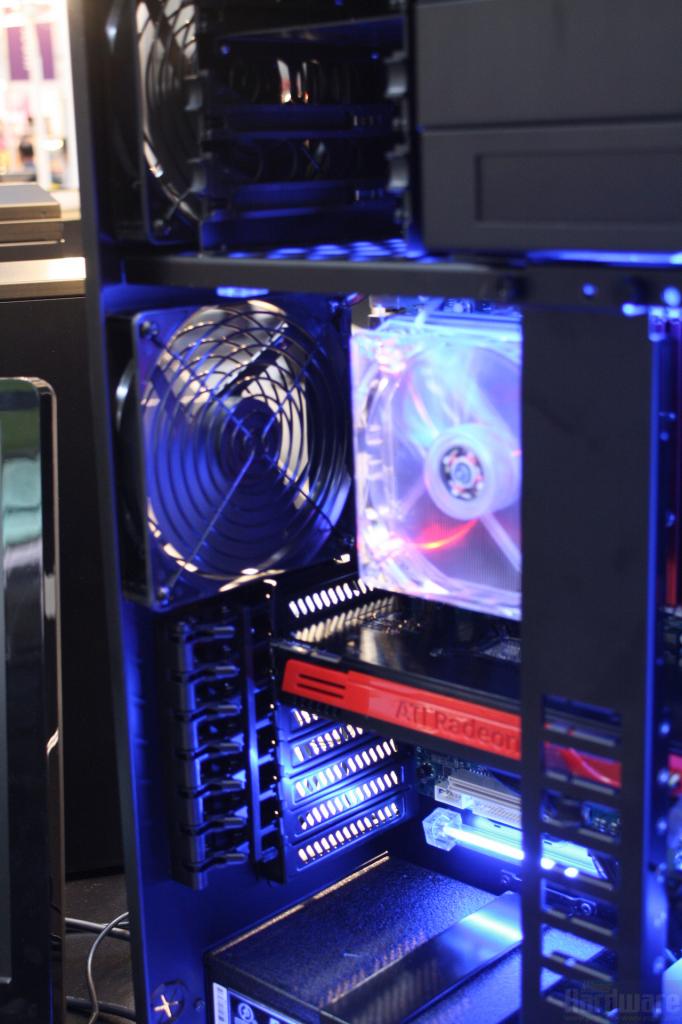 [03/03/2010] Lian-Li-PC-X2000F-3982