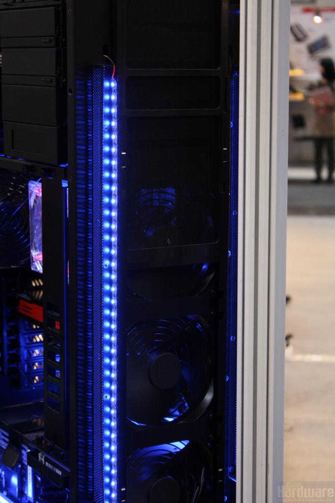 [03/03/2010] Lian-Li-PC-X2000F-3988