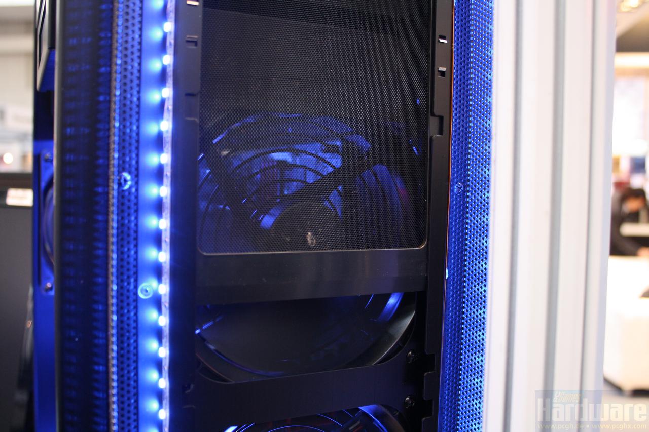 [03/03/2010] Lian-Li-PC-X2000F-3989