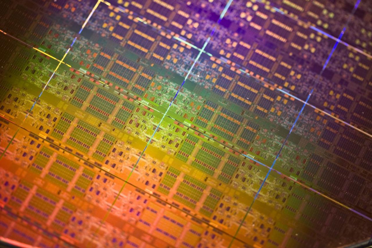 [31/03/2010] Intel Nehalem-EX: Xeon-6500- und -7500-Serie mit acht Kernen vorgestellt (3)