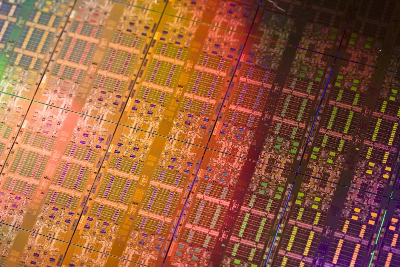 [31/03/2010] Intel Nehalem-EX: Xeon-6500- und -7500-Serie mit acht Kernen vorgestellt (5)