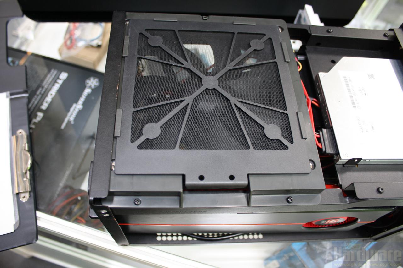 [03/03/2010] Silverstone Sugo SG07: Ein 180-Millimeter-Lüfter im Deckel sorgt für Frischluftzufuhr.