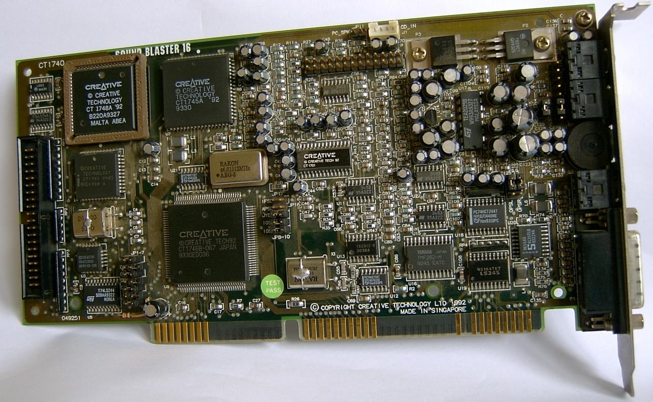 [22/03/2010] Sound Blaster 16: Nur eine der legendären Sound-Blaster-Karten, ausgestattet mit Gameport (damals noch Standard als Anschlussoption für Spielecontroller!) und eine Wave-Blaster-Schnittstelle, um Wavetable-Module wie die von Roland zu installieren. Bild: Wikipedia