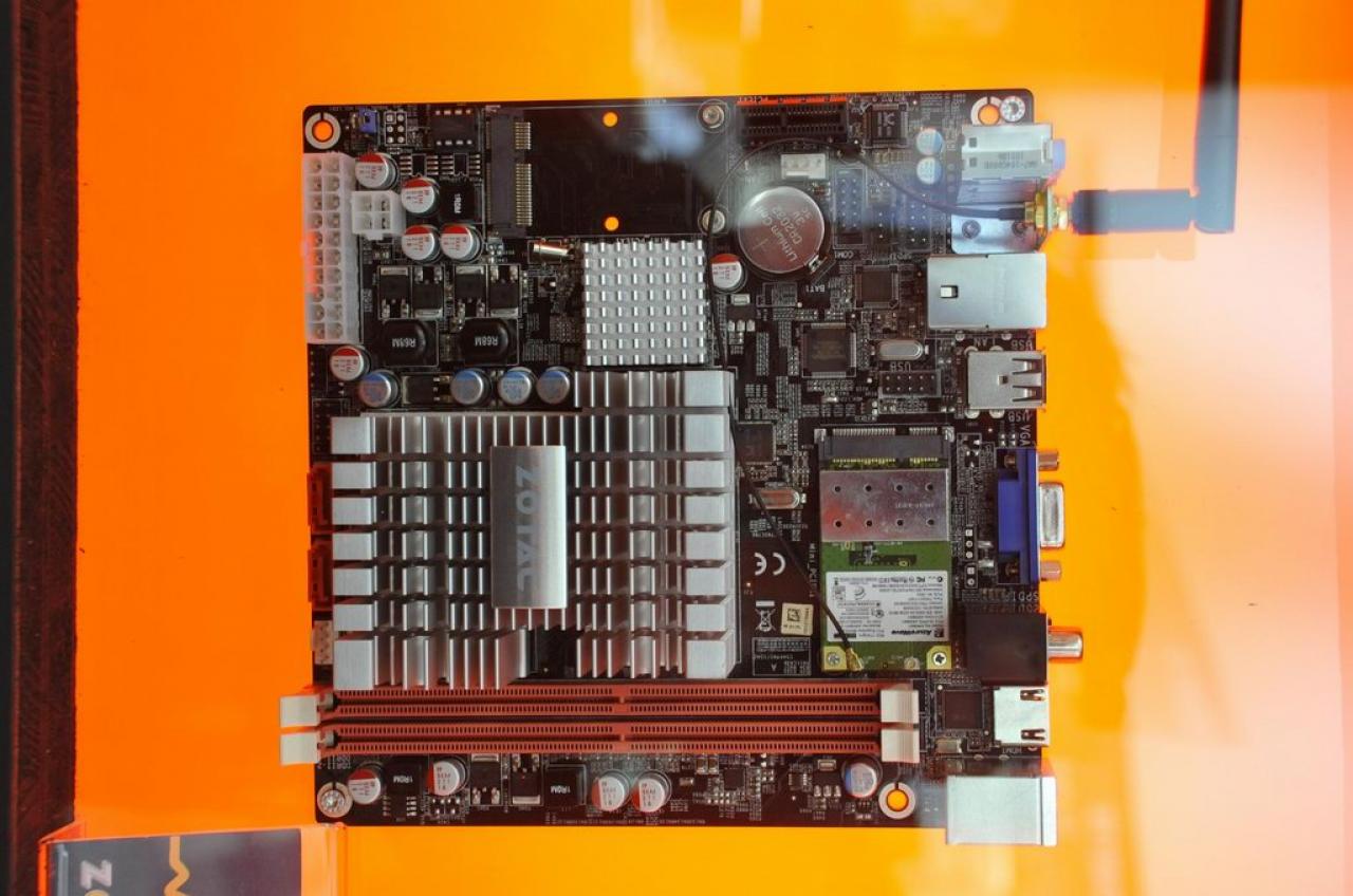 [01/03/2010] Zotac-Mini-ITX-Cebit-5612