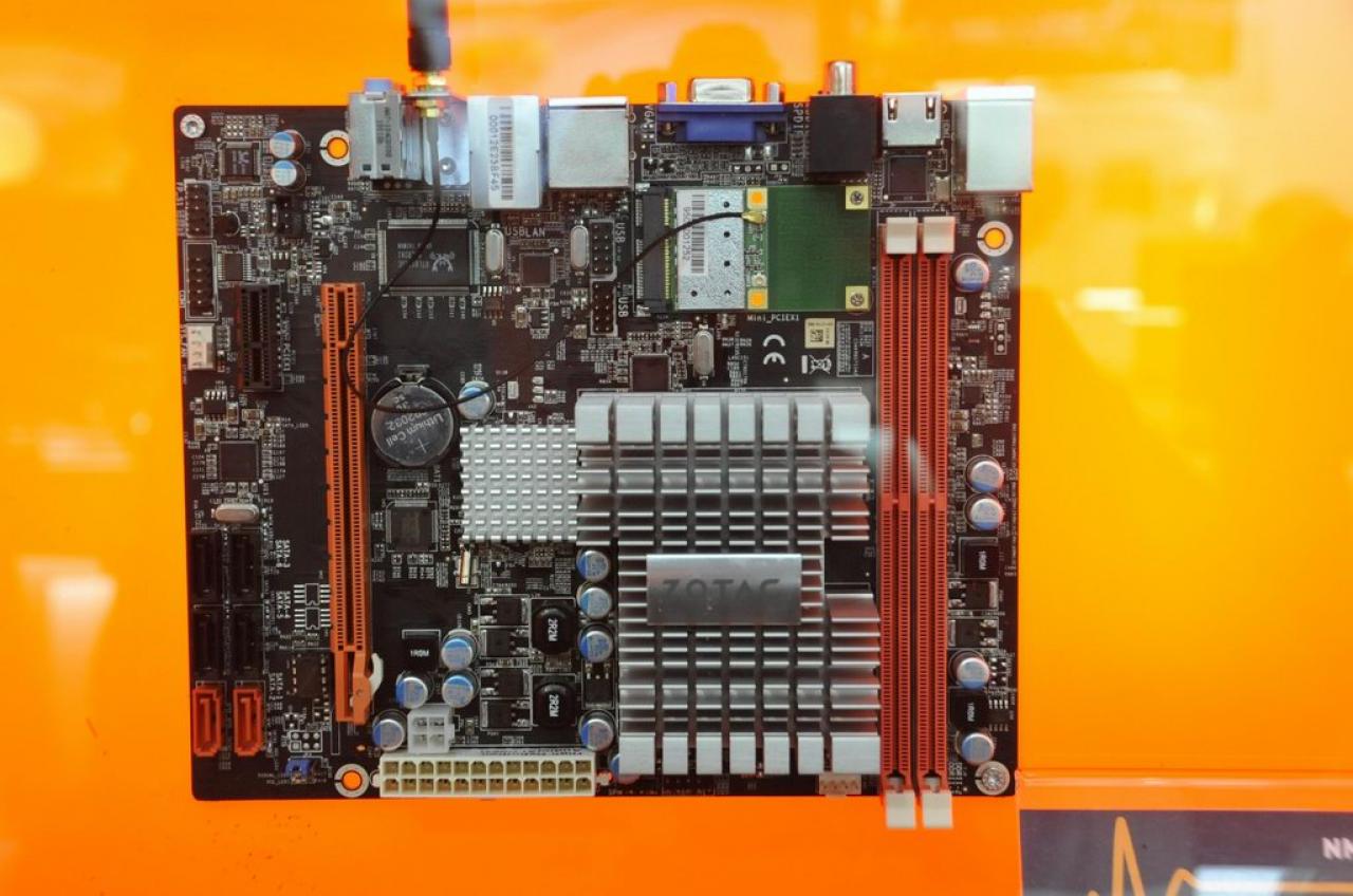 [01/03/2010] Zotac-Mini-ITX-Cebit-5614
