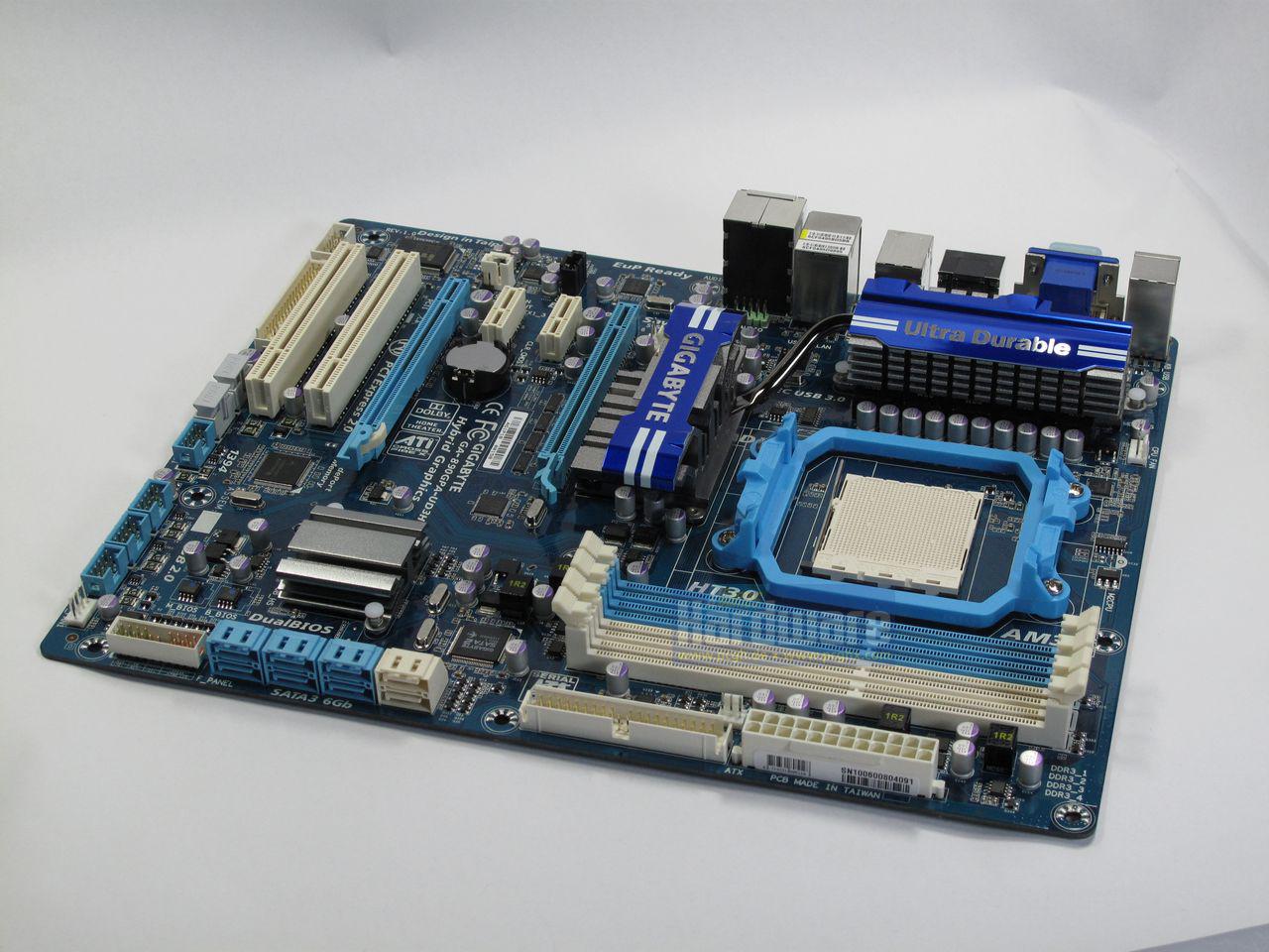[01/03/2010] Gigabyte GA-890GPA-UD3H (3)