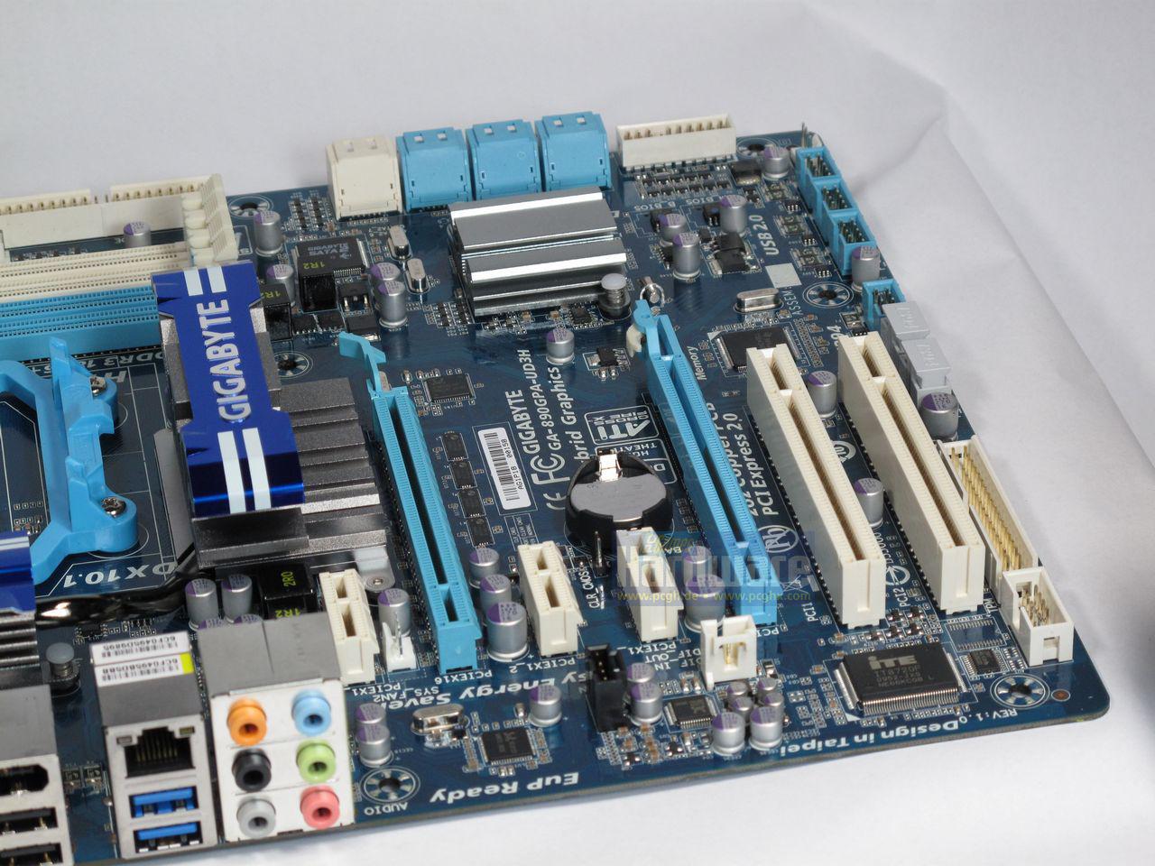 [01/03/2010] Gigabyte GA-890GPA-UD3H (14)
