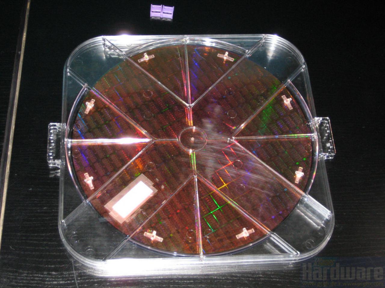 [04/03/2010] Cebit: Intel zeigt erstmals Gulftown-Prozessor (3)