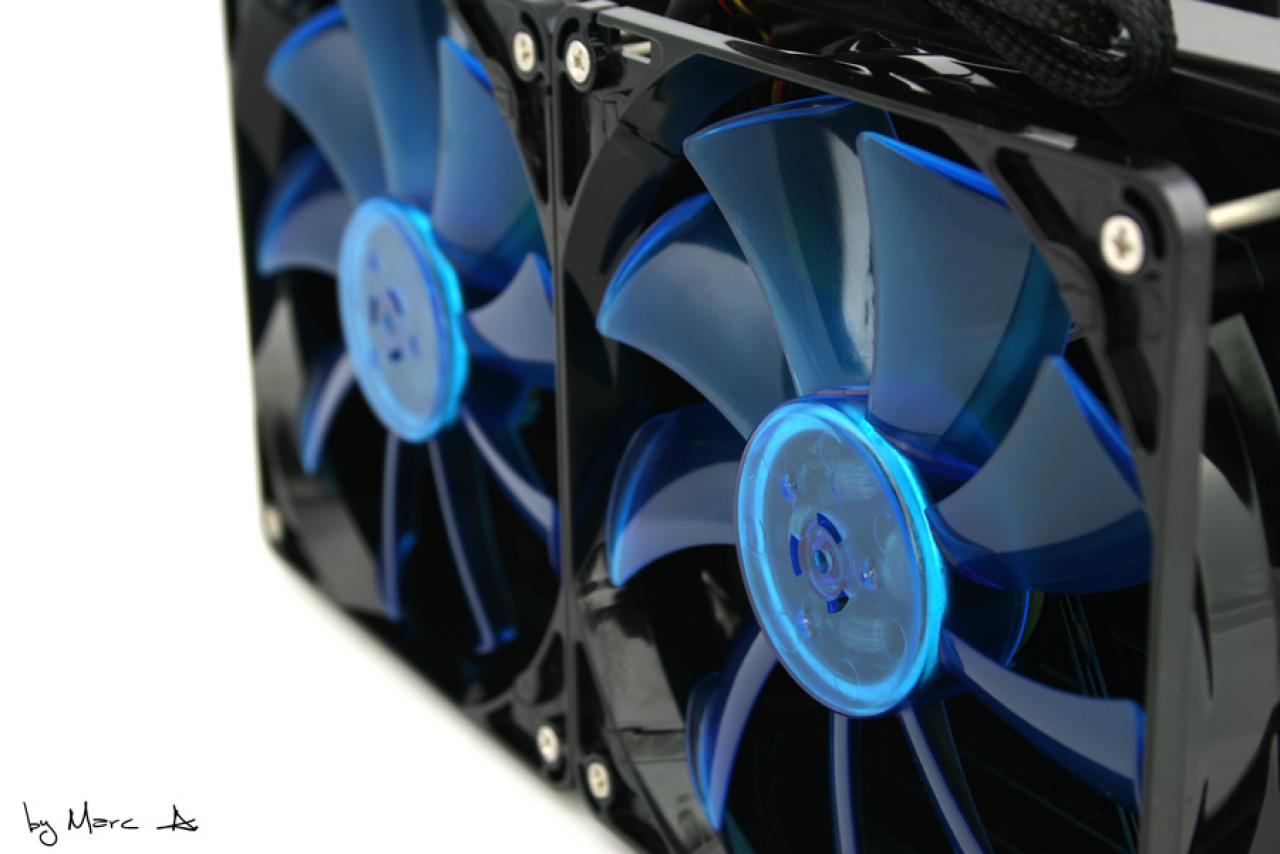 [19/03/2010] Casemod-Projekt Black meets Blue: Klasse Bilder, edles Aussehen (22)