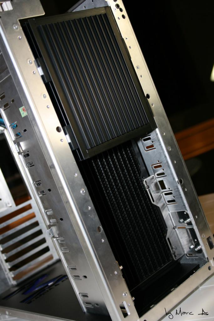 [19/03/2010] Casemod-Projekt Black meets Blue: Klasse Bilder, edles Aussehen (41)