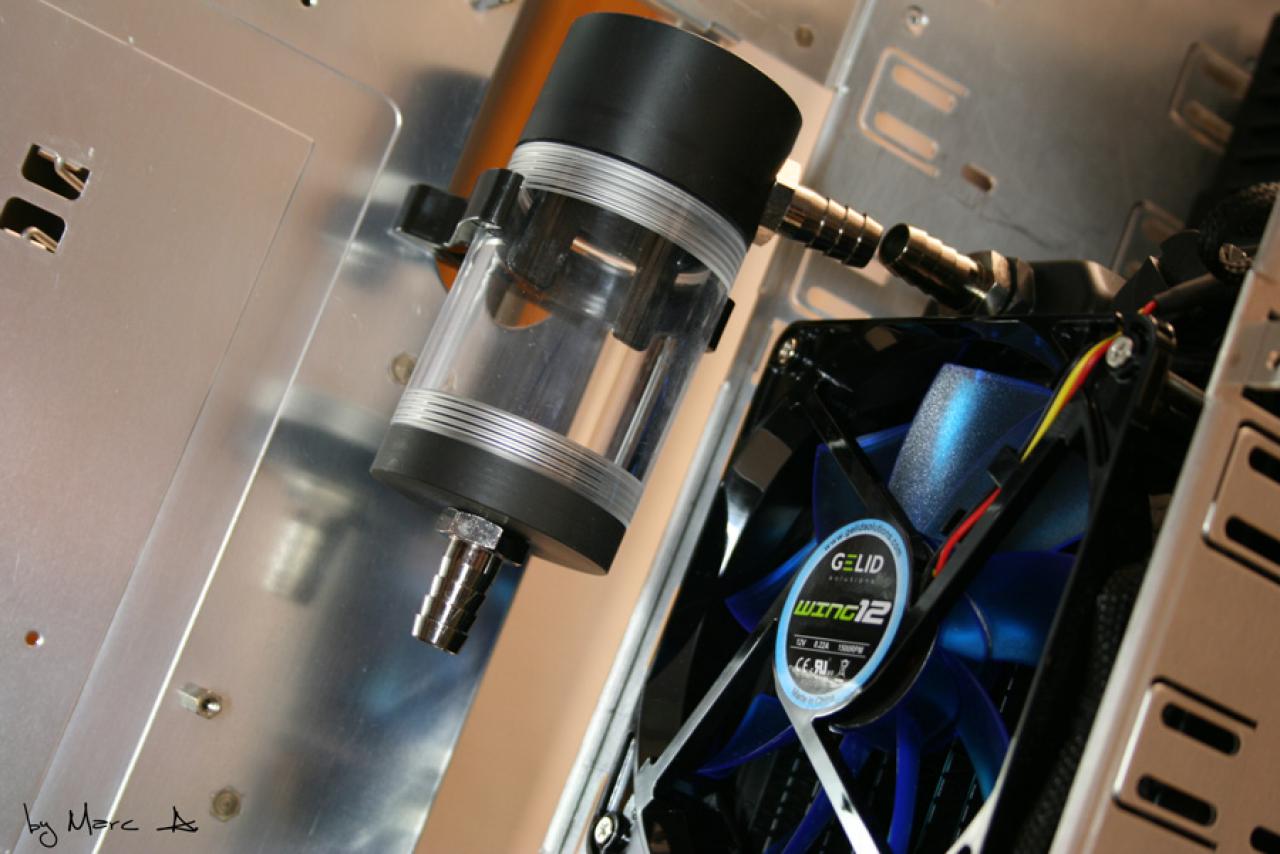 [19/03/2010] Casemod-Projekt Black meets Blue: Klasse Bilder, edles Aussehen (44)