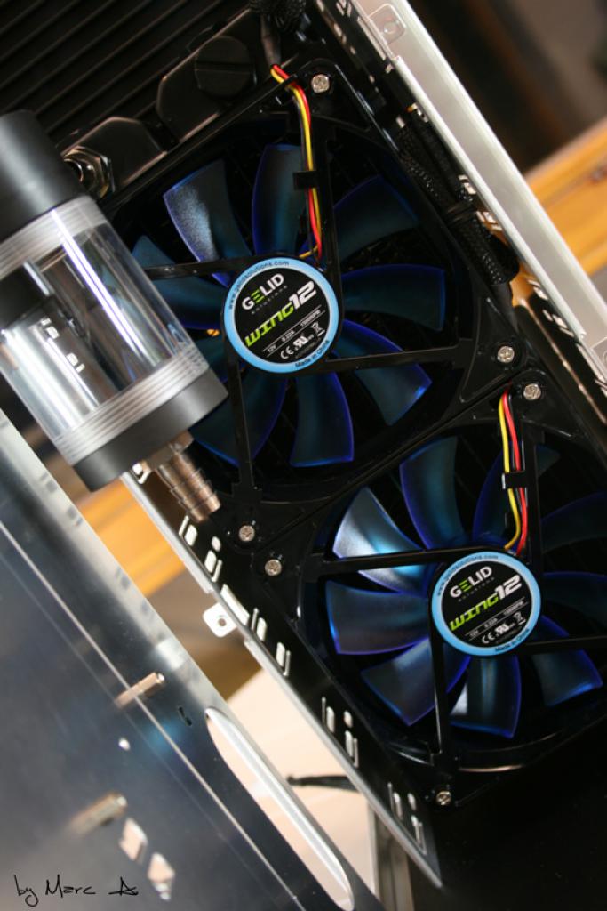 [19/03/2010] Casemod-Projekt Black meets Blue: Klasse Bilder, edles Aussehen (46)